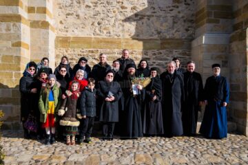 Parastas pentru Mitropolitul Bartolomeu Valeriu Anania în Cetatea Dragomirnei, la finalul Simpozionului Național care îi poartă numele