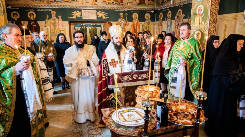 Parastas pentru Mitropolitul Bartolomeu Valeriu Anania în Cetatea Dragomirnei, la finalul Simpozionului Național care îi poartă numele