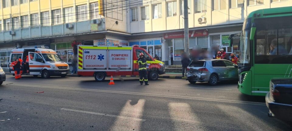 Două mașini s-au ciocnit violent în zona Bancă Suceava