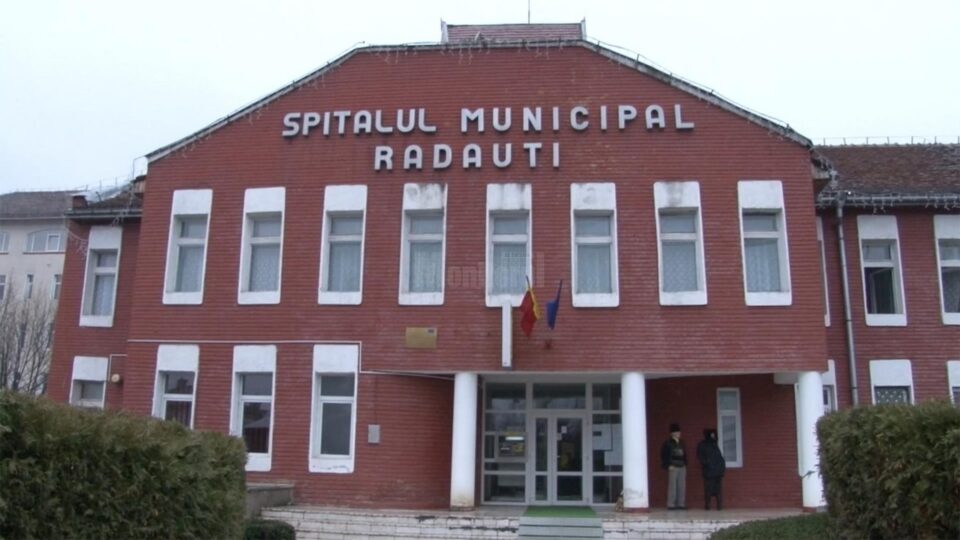 Femeia a fost transportată la Spitalul Municipal Rădăuți