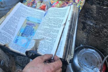 Biblia în care se aflau banii