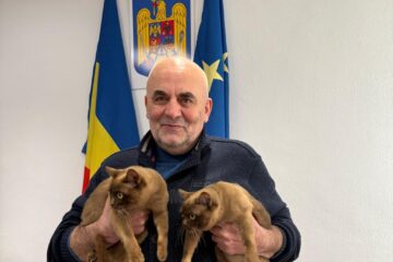 Primarul Vasile Rimbu, cu Felix și Otilia