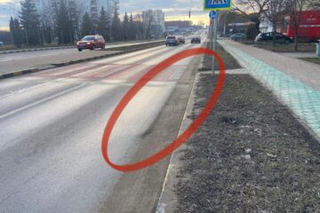 Gropi și exemple de vălurire a asfaltului de pe bulevardul principal al Sucevei, refăcut în 2023