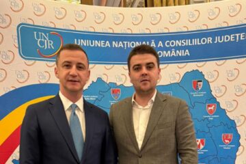Președintele CJ Suceava, Gheorghe Șoldan, alături de liderul UNCJR, Alfred Simonis