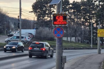Indicatoare de viteză montate pe Calea Unirii, pe ambele sensuri de mers