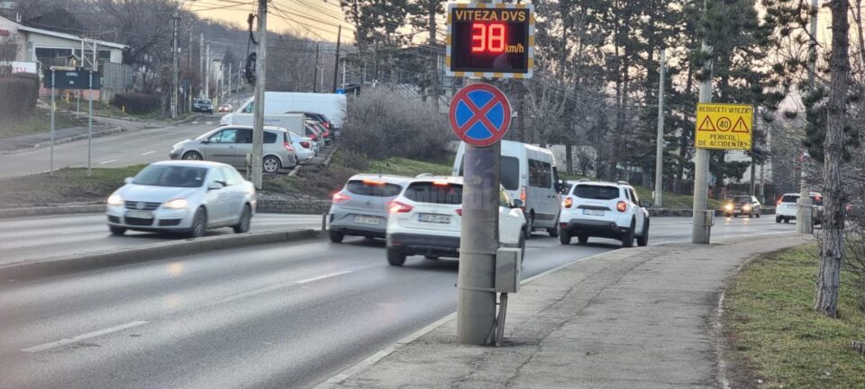 Indicatoare de viteză montate pe Calea Unirii, pe ambele sensuri de mers