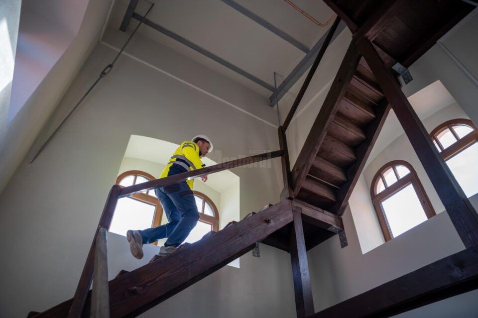 Palatul administrativ din Suceava își recapătă frumusețea de altădată