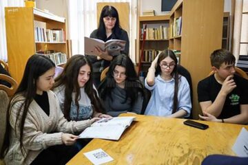 Through Their Eyes: Perspectiva elevilor din Liteni, transpusă în poezii bilingve