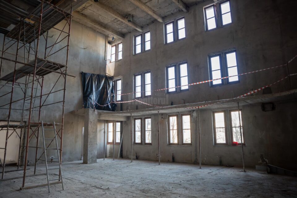 Palatul administrativ din Suceava își recapătă frumusețea de altădată