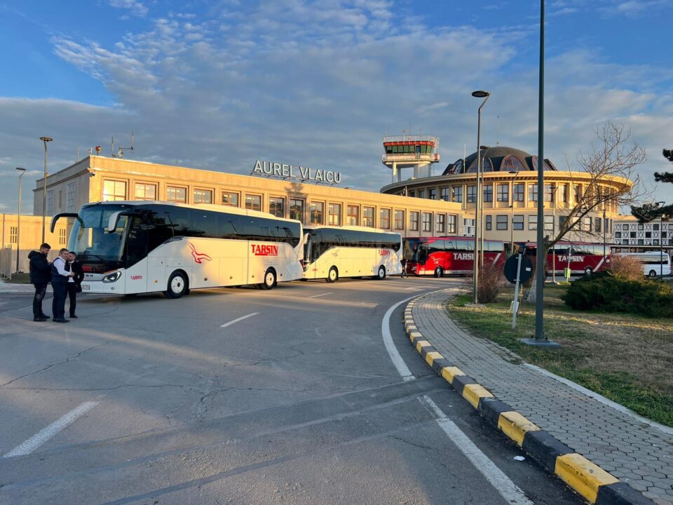 Firma rădăuțeană Tarsin asigură transportul echipei și al celor din staff-ul lui Manchester United