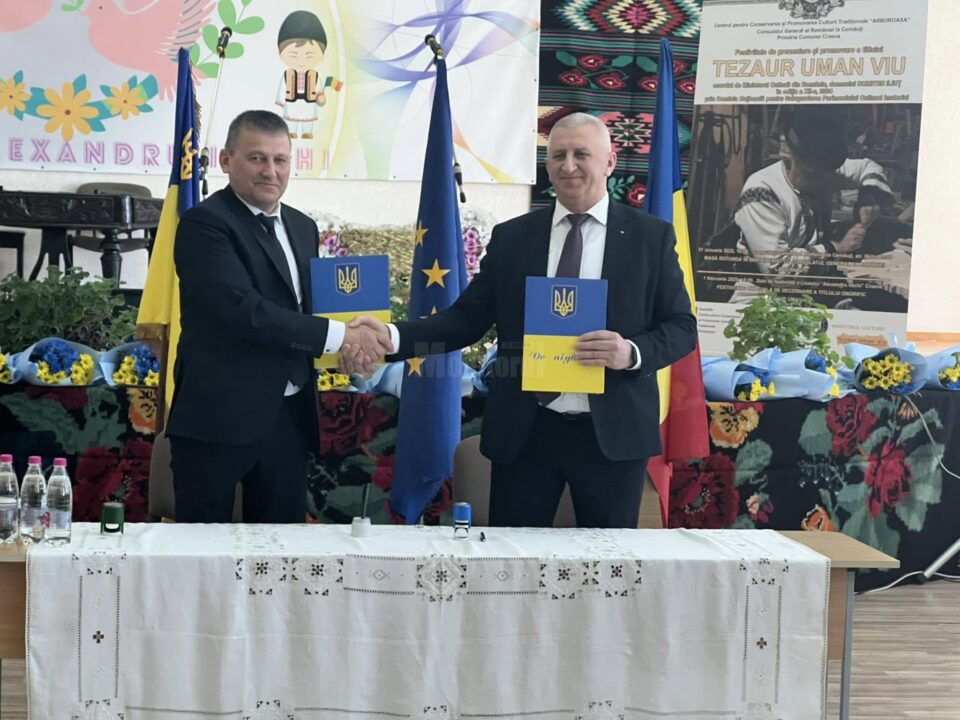 Primarii din Vicovu de Sus și Crasna, Ucraina, au semnat un parteneriat strategic pentru dezvoltarea celor două localități Primarii din Vicovu de Sus și Crasna, Ucraina, au semnat un parteneriat strategic pentru dezvoltarea celor două localități