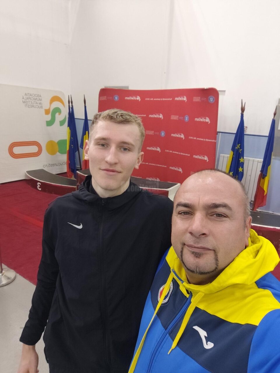 Campionul Andrei Ihnatiuc alături de antrenorul Bogdan Roșcăneanu