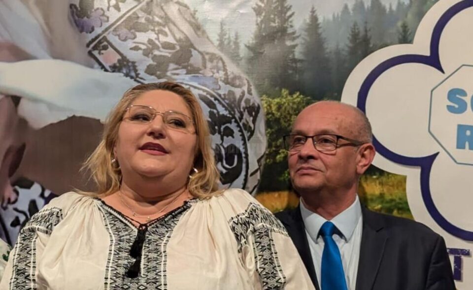 Deputatul Alexandru Băișanu împreună cu Diana Șoșoacă