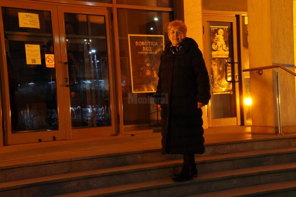 Teatrul Municipal „Matei Vișniec”, „îmbrăcat” în portocaliu, de Ziua Mondială a Luptei Împotriva Cancerului