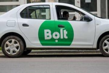 Șoferul unei mașini în regim Bolt acuză că un client i-a furat portofelul