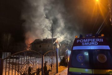Incendiu puternic la o gospodărie din municipiul Câmpulung Moldovenesc