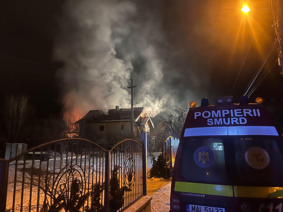 Incendiu puternic la o gospodărie din municipiul Câmpulung Moldovenesc