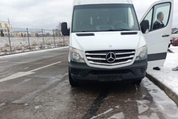 Microbuzul depistat ieri in timp ce făcea o cursa cu 7 ucraineni, fără licența de transport