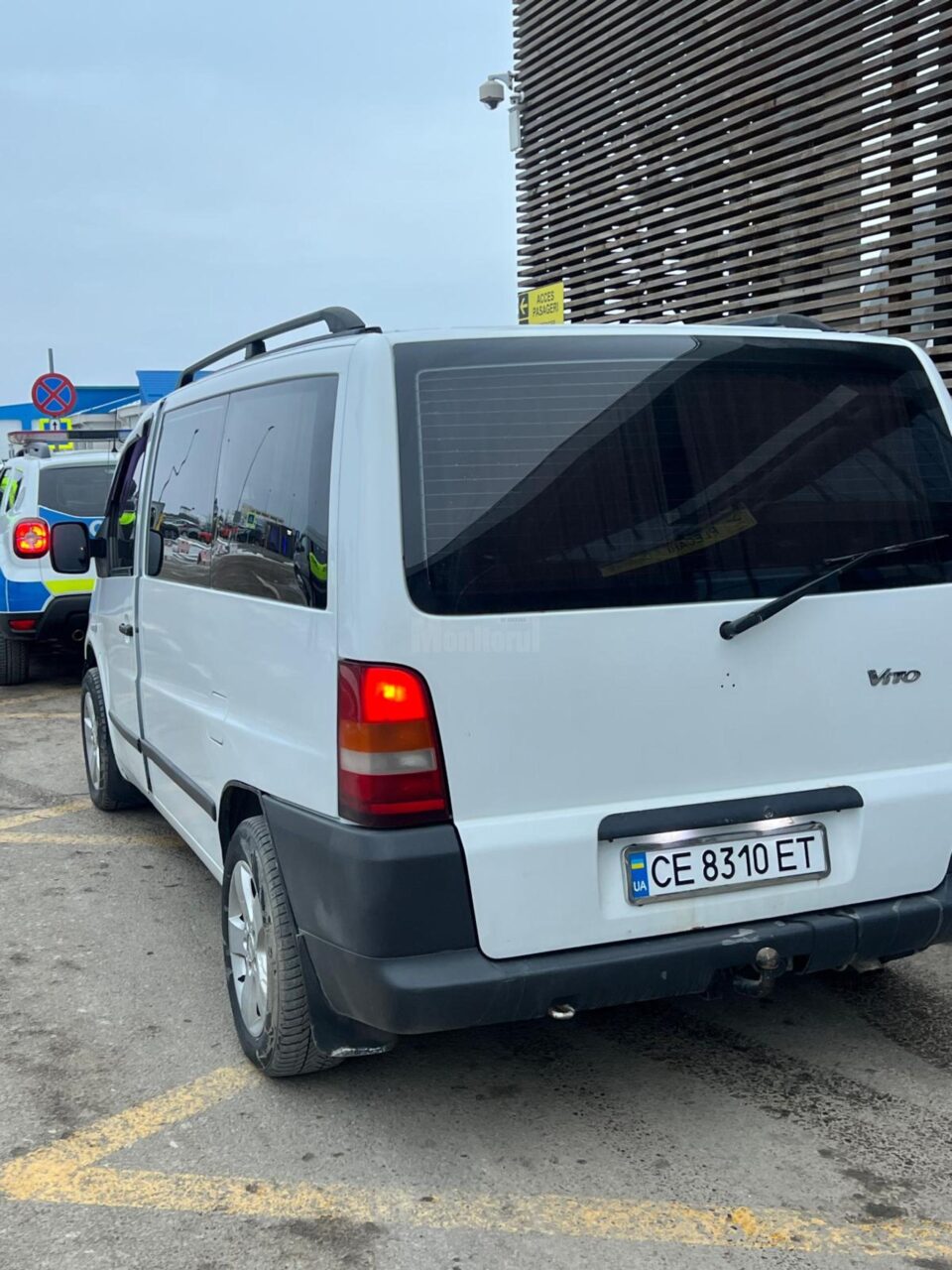 Microbuz ucrainean lăsat fără numerele de înmatriculare