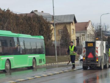 Străzi și trotuare spălate în municipiul Suceava
