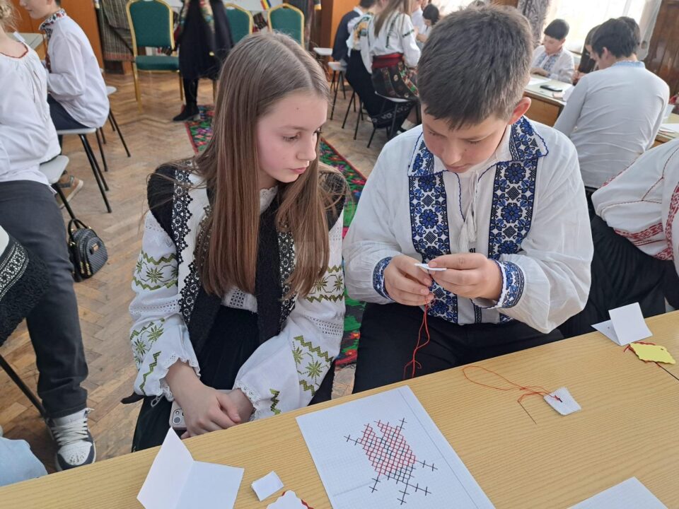 Activitatea „Să coasem împreună”, la Școala Gimnazială Bosanci