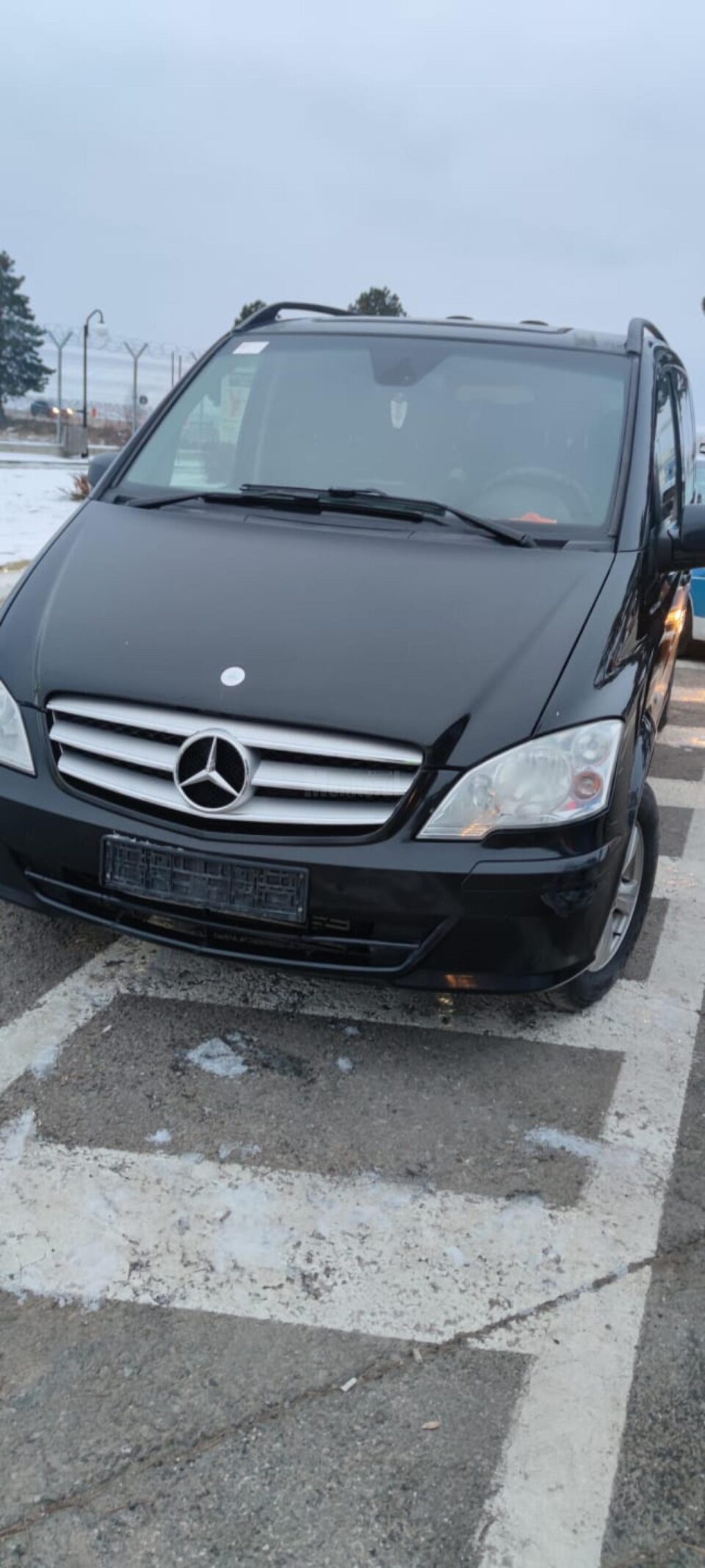 Cinci microbuze și două autoturisme ucrainene, ”sechestrate” de polițiștii suceveni