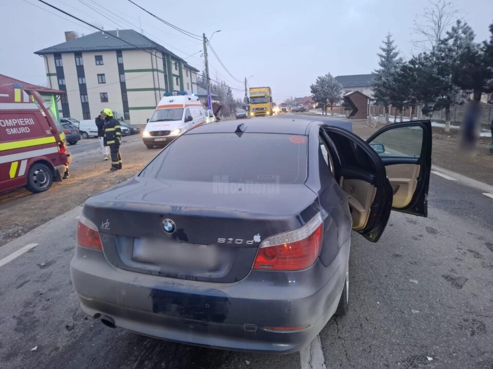 Accident în intersecție între un șofer care depășea neregulamentar și unul care nu s-ar fi asigurat suficient