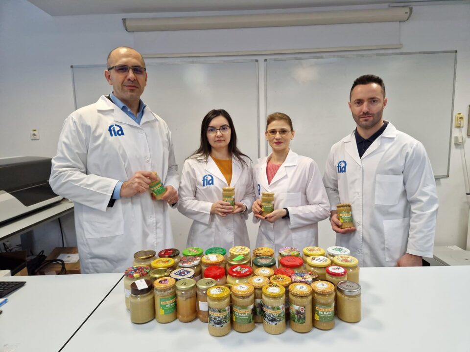Cercetători din cadrul Universității „Ștefan cel Mare” din Suceava au demonstrat că mierea din zona de munte a Sucevei are efect antibacterian similar sau mai bun decât mierea de Manuka