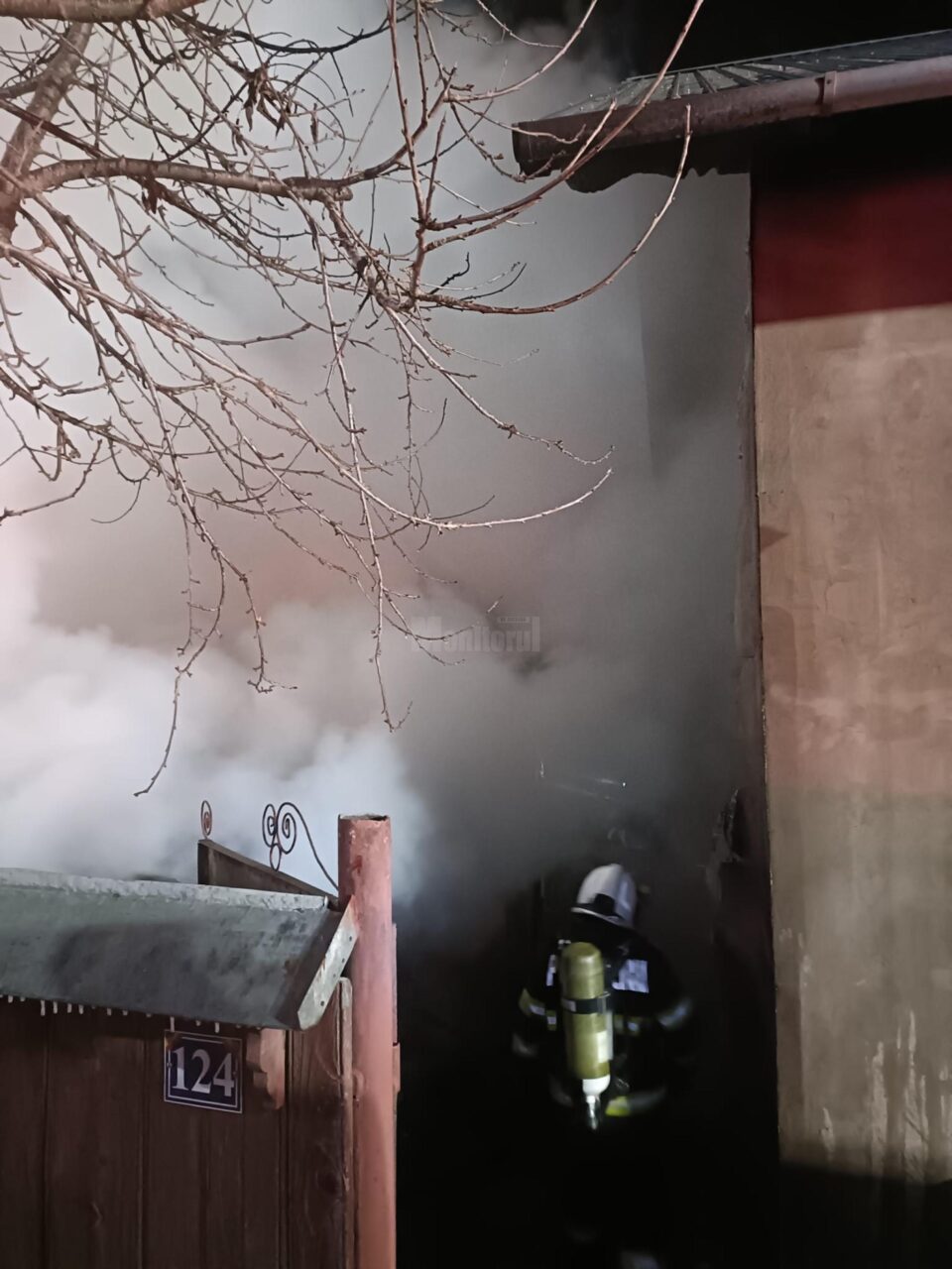 O femeie de 97 de ani a murit după ce casa i-a luat foc de la o lumânare