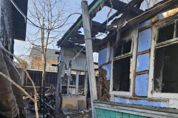 O femeie de 97 de ani a murit după ce casa i-a luat foc de la o lumânare