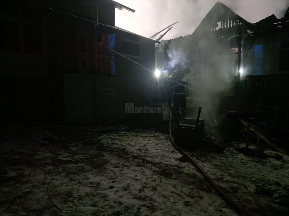 O lumânare lăsată aprinsă a provocat un incendiu care a ucis o femeie de 97 de ani