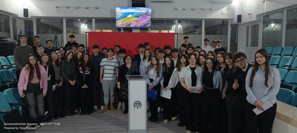 Femei cu activitate științifică remarcabilă, celebrate de elevi și profesori ai Colegiului „Petru Rareș”