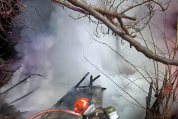 O lumânare lăsată aprinsă a provocat un incendiu care a ucis o femeie de 97 de ani