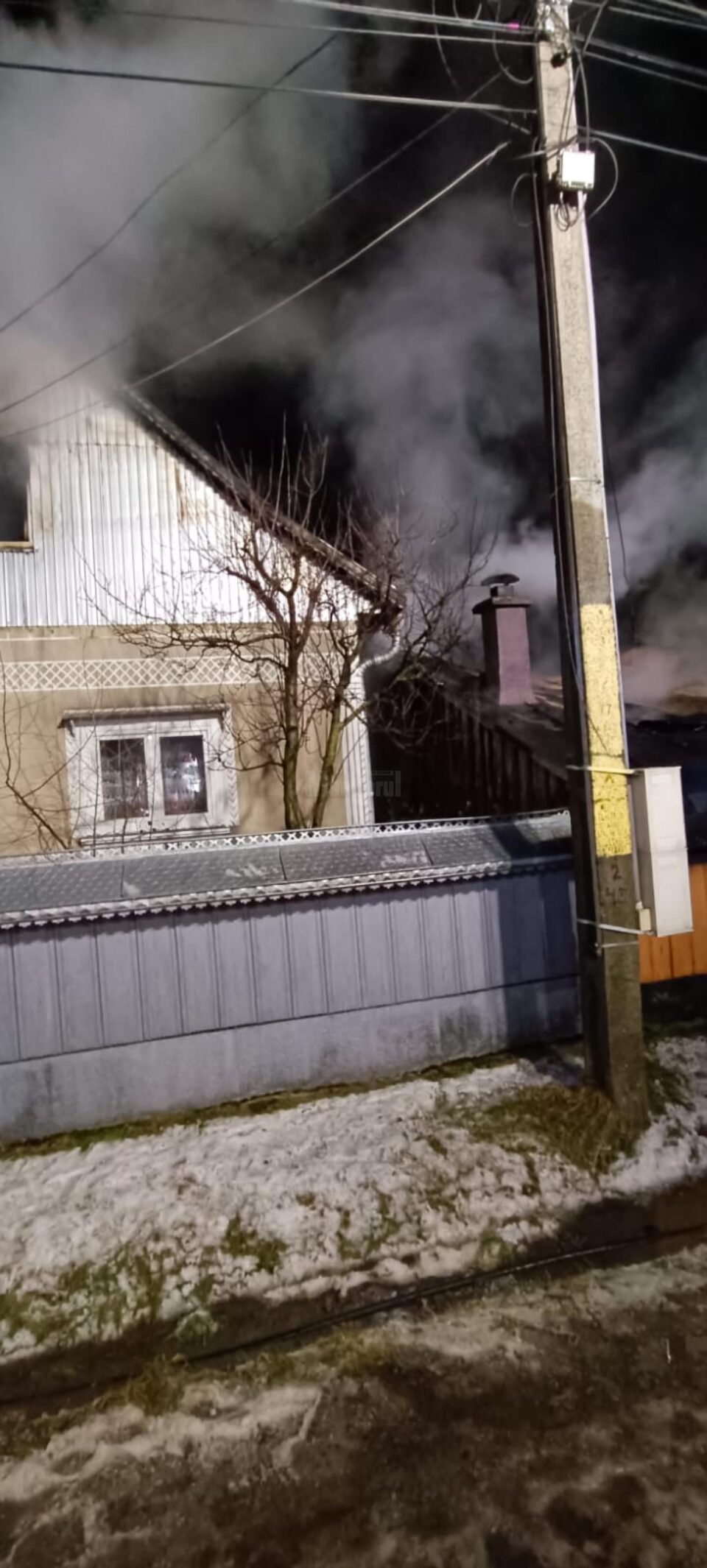 Bărbat carbonizat în bucătăria de vară în care dormea