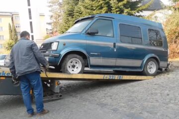 Taxa pentru ridicarea mașinilor de pe străzile Sucevei a crescut la 500 de lei, din februarie 2025