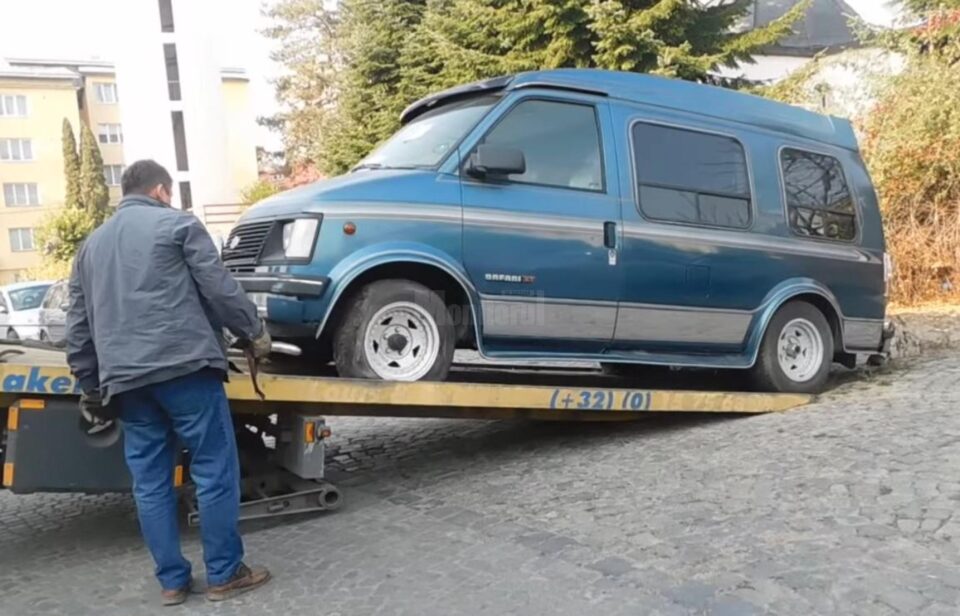 Taxa pentru ridicarea mașinilor de pe străzile Sucevei a crescut la 500 de lei, din februarie 2025