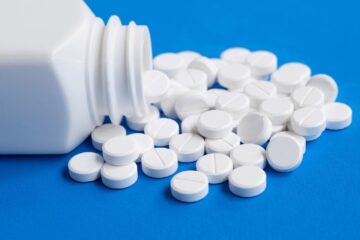 Înghițirea de medicamente în cantități mari, o nouă provocare periculoasă pentru copii