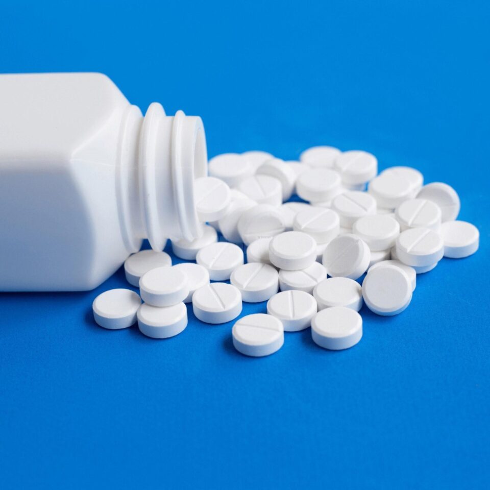 Înghițirea de medicamente în cantități mari, o nouă provocare periculoasă pentru copii Înghițirea de medicamente în cantități mari, o nouă provocare periculoasă pentru copii
