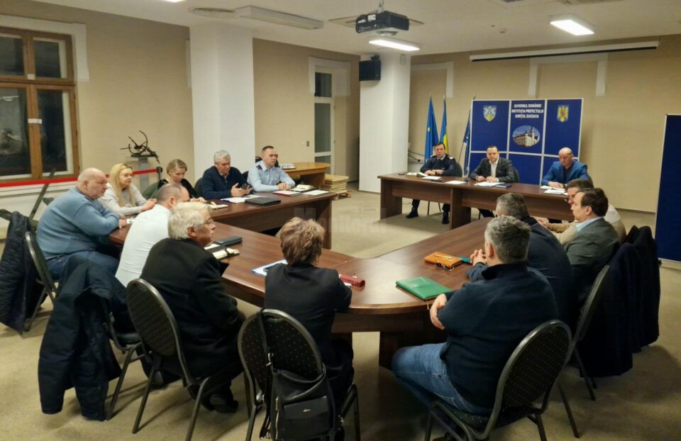 Comitetul Județean pentru Situații de Urgență Suceava s-a întrunit, luni, în format restrâns, în ședință extraordinară Comitetul Județean pentru Situații de Urgență Suceava s-a întrunit, luni, în format restrâns, în ședință extraordinară