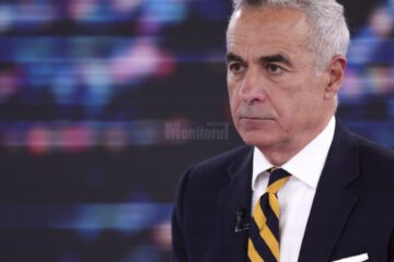 AUR Suceava începe strângerea de semnături pentru susținerea candidaturii lui Călin Georgescu pentru președinția României. Foto digi24.ro