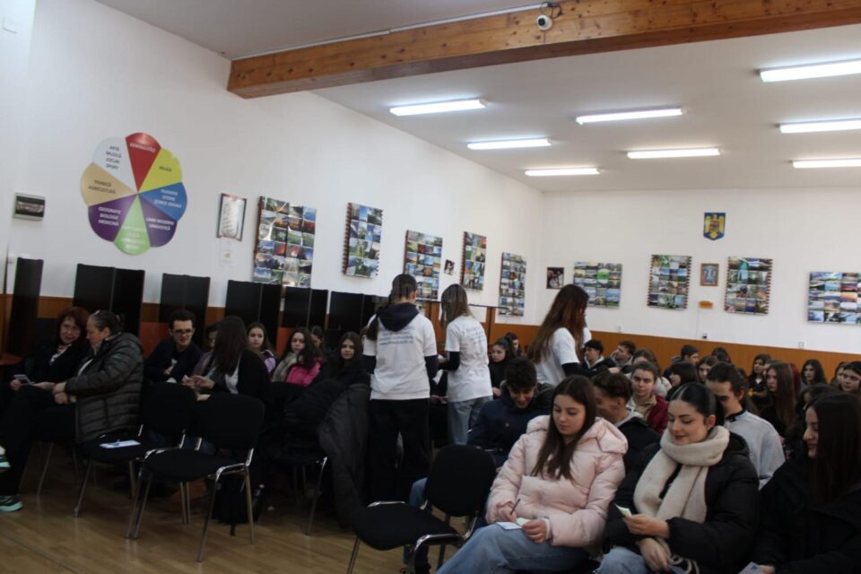Voluntariat promovat la Eudoxiu Hurmuzachi