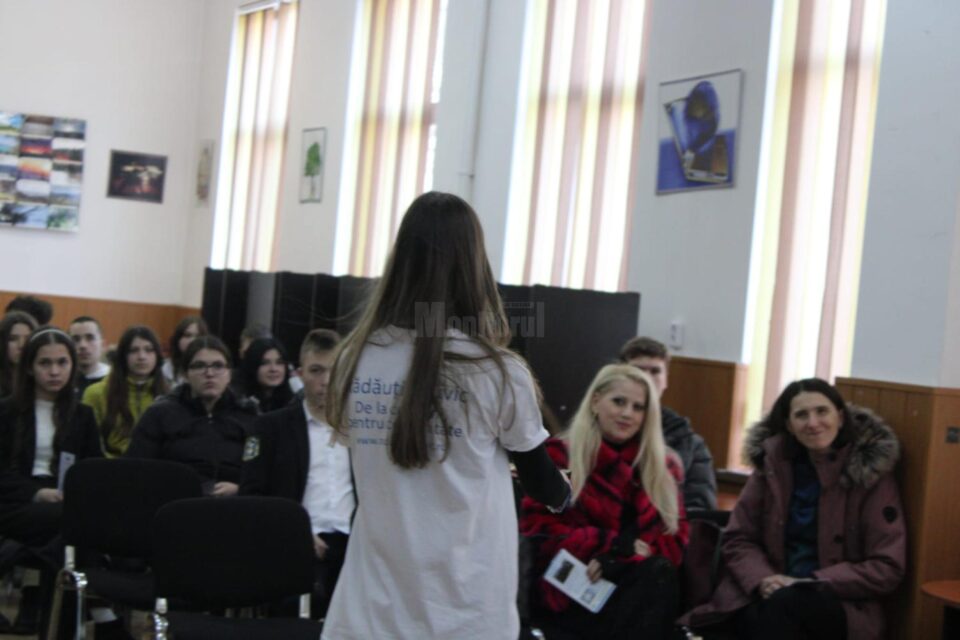 Voluntariat promovat la Eudoxiu Hurmuzachi