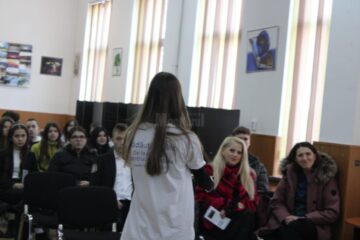 Voluntariat promovat la Eudoxiu Hurmuzachi