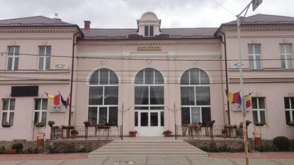 Primăria comunei Dorna Candrenilor a obținut finanțarea pentru construcția unui parc fotovoltaic Primăria comunei Dorna Candrenilor a obținut finanțarea pentru construcția unui parc fotovoltaic