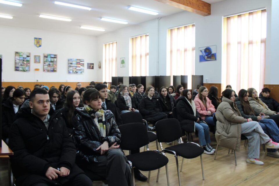 Voluntariat promovat la Eudoxiu Hurmuzachi