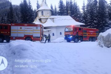 Incendiu la un schit din Poiana Negrii. Pompierii au reușit să limiteze pagubele