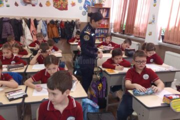 Program educațional cu privire la siguranța personală, cu cei mai mici dintre elevii din școli