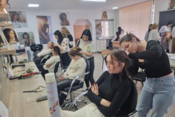 Frumusețea coafurilor de Dragobete, la Colegiul Tehnic „Alexandru Ioan Cuza”