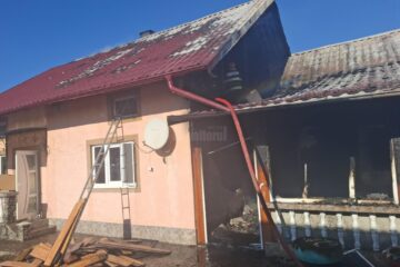 Incendiul pornit de la un grătar făcut lângă casă