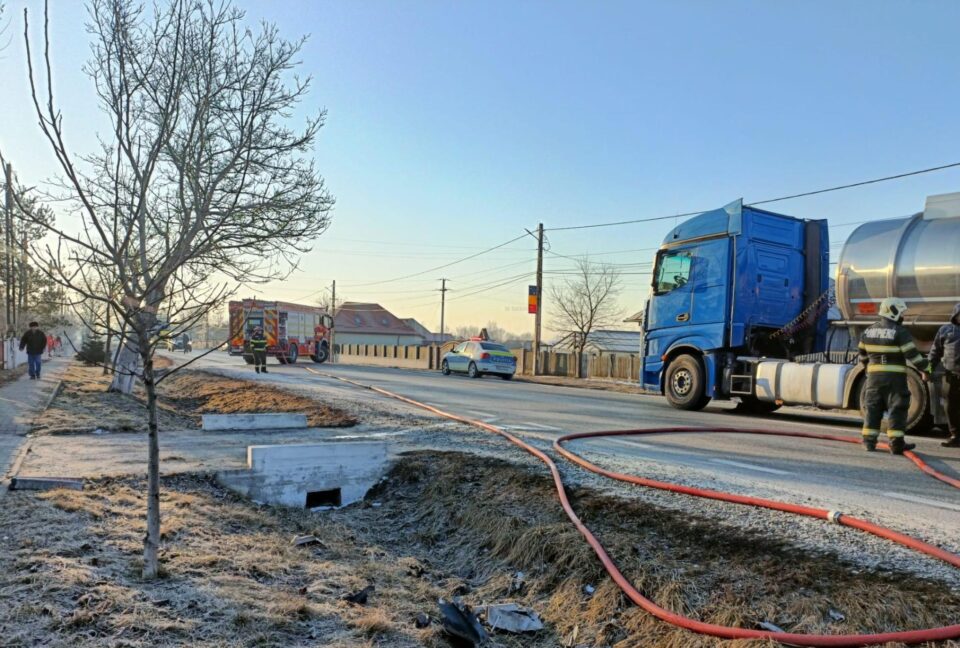 Șofer rănit în urma unei coliziuni între două autocisterne în localitatea Vadu Moldovei